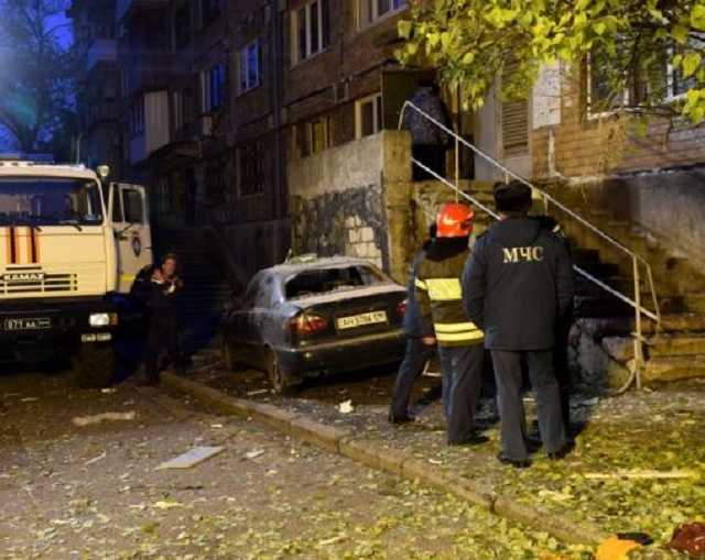 В сеть выложили видео жутких последствий взрыва в жилом доме Донецка