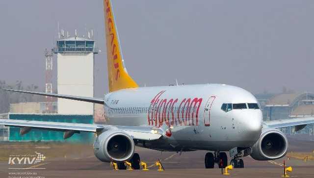 Самолет с Чийгозом и Умеровым приземлился в Киеве