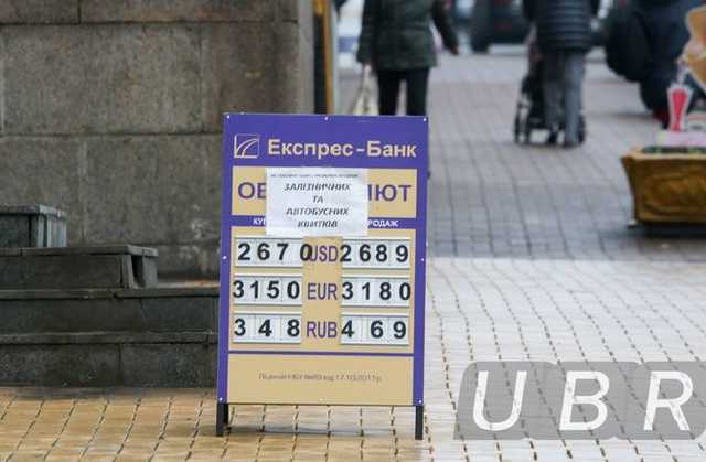 Нацбанк вышел продавать доллар после резкого курсового скачка