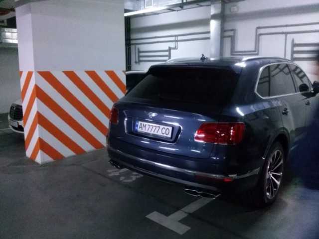 В Украине массово раскупают самые дорогие внедорожники — известно кто и почему