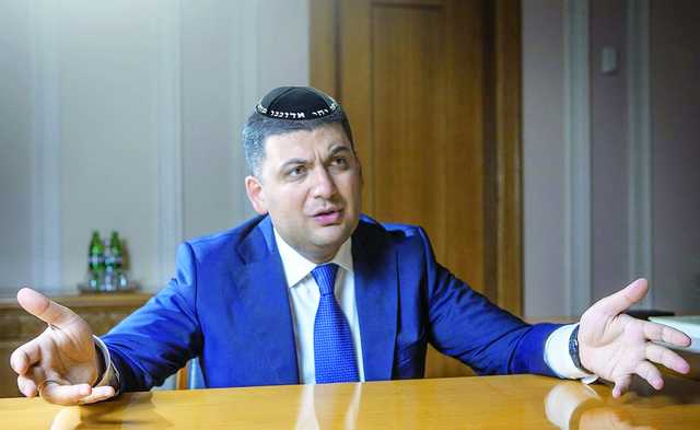 Гройсман рассказал, как вырастут зарплаты в Украине