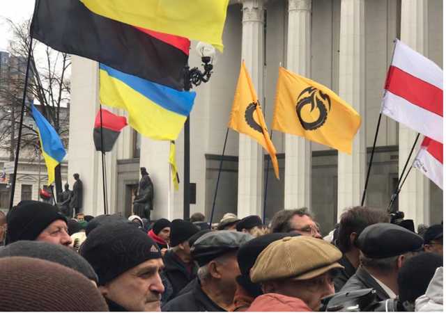 С трибуны вече под Радой заявили об импичменте президента