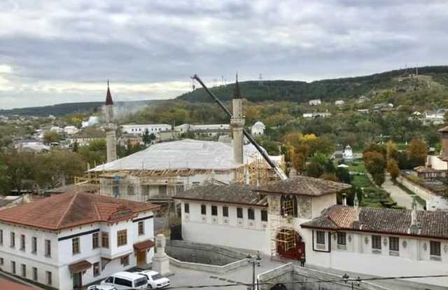 В Крыму оккупанты уничтожают Бахчисарайский дворец