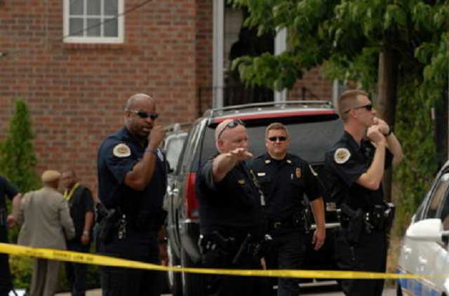 В США мужчина в костюме Санта-Клауса ранил из пистолета трех человек