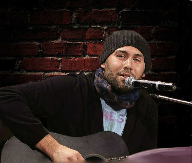 "Не страна у вас, а х***". Российский комик написал стихи о сексуальных домогательствах