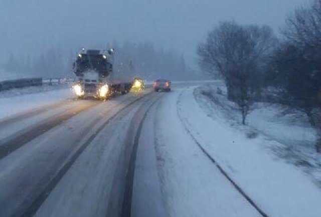 Трассу Киев-Чоп засыпало снегом