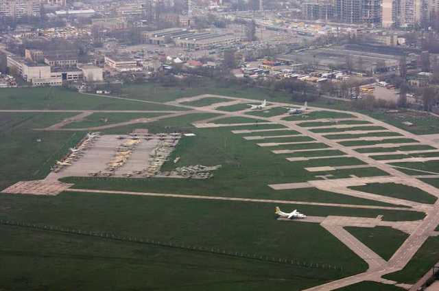 Военная прокуратура открыла дело по факту рейдерского захвата аэродрома в Одессе