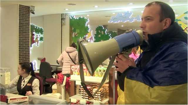 Соцсети обсуждают блокаду Roshen и мощную пиар-кампанию по защите бизнеса Порошенко