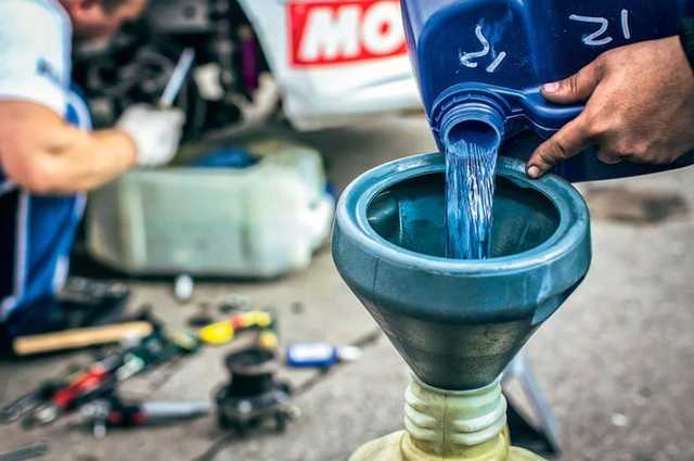 Українці знайшли оригінальний спосіб боротьби з цінами на бензин