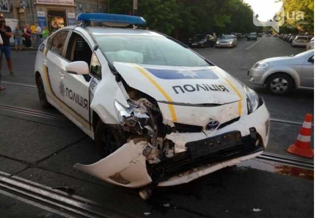 Скандал в патрульной полиции: в Одессе скрывали аварии на служебных авто