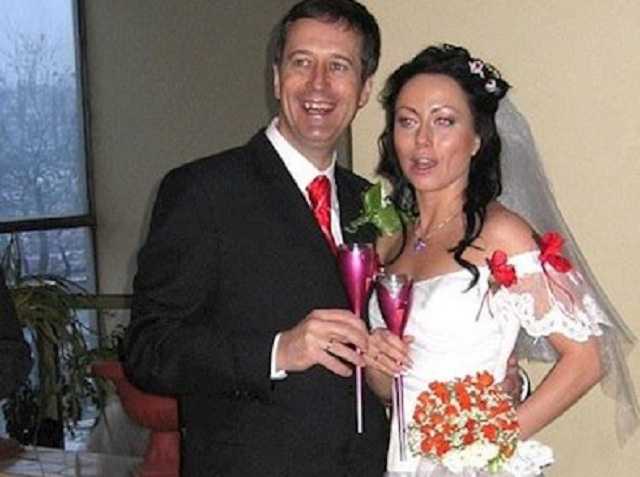 "Загадочная смерть мужа": украинская стриптизерша попала на первые полосы СМИ Британии