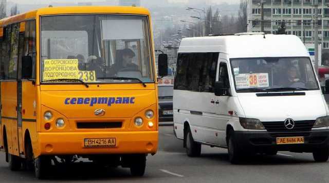 Водитель маршрутки неприлично обозвал "киборга": опубликовано видео