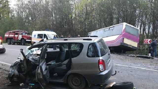 Рейсовый автобус попал в жуткое ДТП на Львовщине: много пострадавших