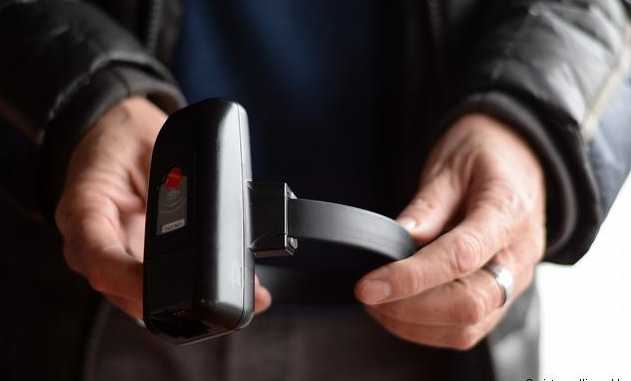 Дефицит: полиции не хватает электронных браслетов