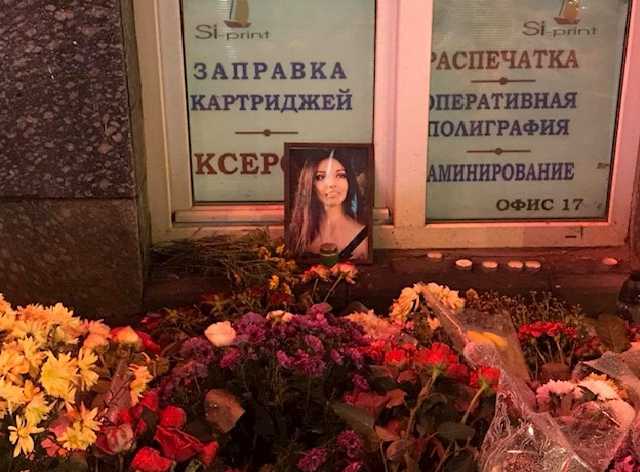 Не утихает: в Харькове место жуткой аварии завалили сотнями букетов