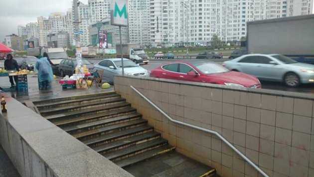 Фанат Илона Маска и фитнеса: неожиданные факты о киевлянине, продающим мед на Tesla