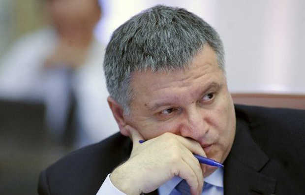 "Народный фронт" считает "грязной инсинуацией" постановление об отстранении Авакова