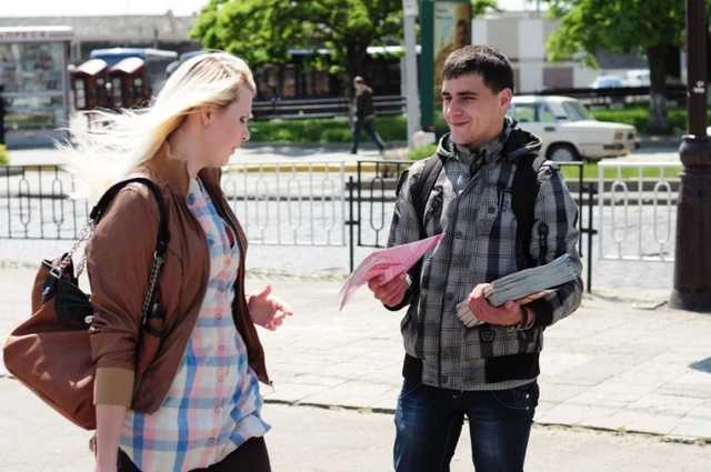 Киев заполоняют подозрительные листовки, украинцев призывают к перевороту