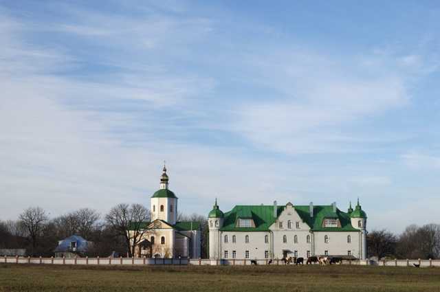 В Сеть забросили фейковую новость об облаве военкомов на монастырь