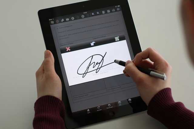 Официально появились электроная подпись и печатка: что изменится