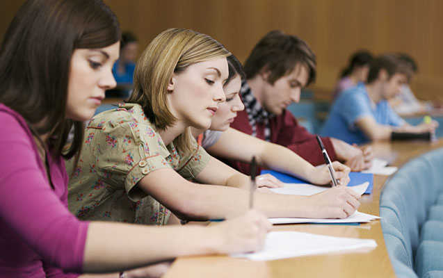 Студенты будут получать повышенные стипендии