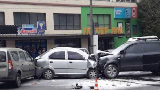 Лоб в лоб: под Харьковом произошло жуткое ДТП с грузовиками