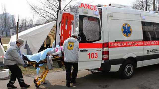 Мужчина попал под колеса двух автомобилей под Харьковом