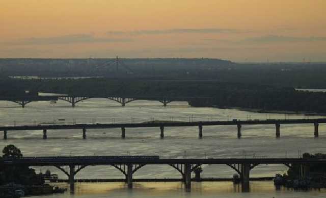 В Киеве могут ввести платный проезд по мосту через Днепр