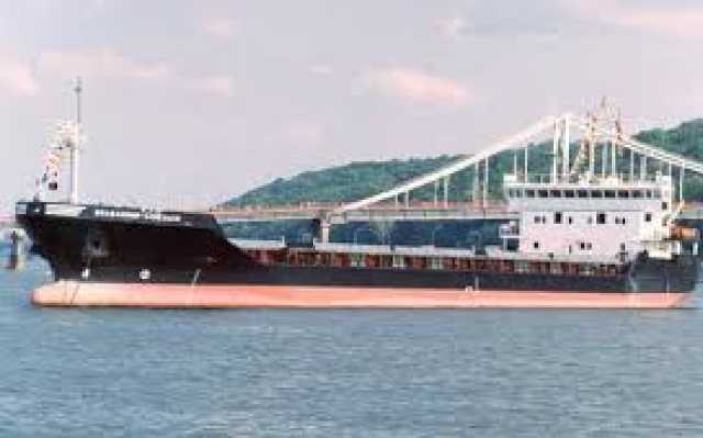 Сержант полиции вздумал шантажировать экипаж теплохода, кравший топливо