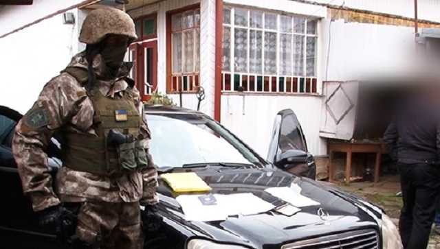 На Прикарпатті правоохоронці затримали злочинну групу: вилучено боєприпаси і наркотики