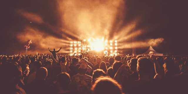 Въезд запрещен. О гастролях российских артистов в Украине