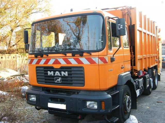 В Киеве в кузове мусоровоза прогремел взрыв