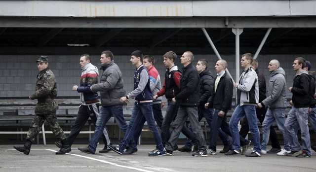 Примусовий призов до армії. Що слід зробити, щоб обійтися без рейдів нічними клубами