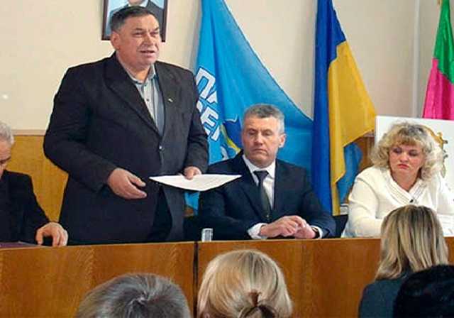 В Запорожском БПП решили наградить экс-регионала, возившего поезда «титушек» на Майдан