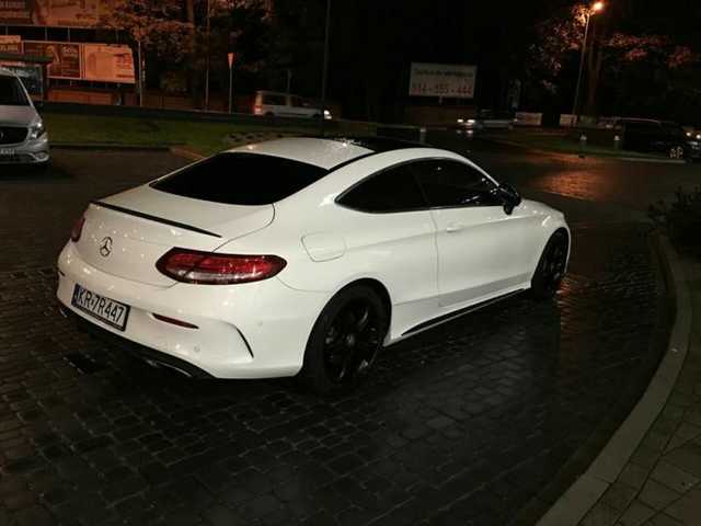 На Полтавщині зловмисники відібрали у іноземця автомобіль Mercedes-Benz