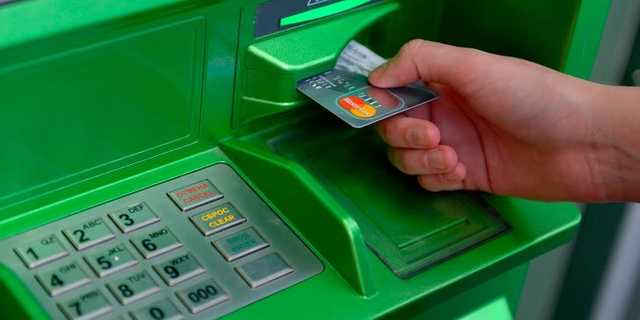 Звонят среди ночи и выводят деньги со счета. Новая афера с карточками Приватбанка