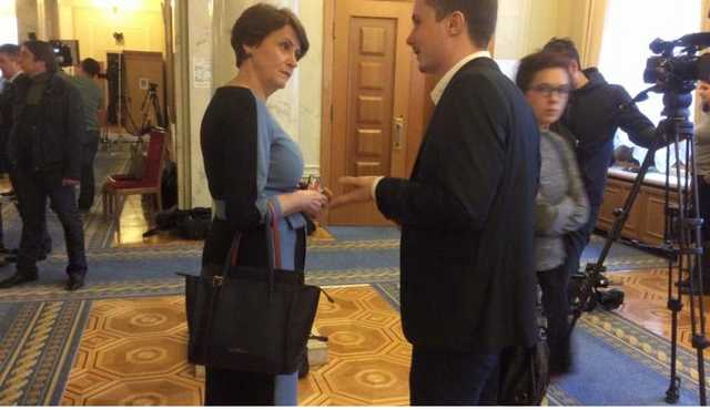 Нардеп Нина Южанина пришла в Раду с сумкой за $1350