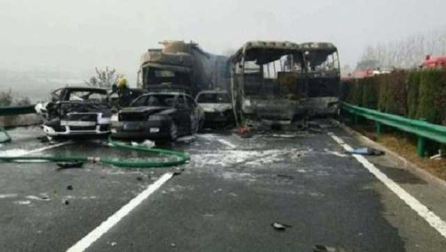 Столкнулись десятки машин: в Китае произошла жуткая авария, много жертв