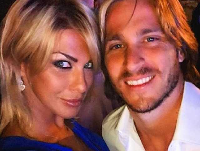 Молодая жена бросила главу "Роснефти" ради итальянского автогонщика - опубликованы фото