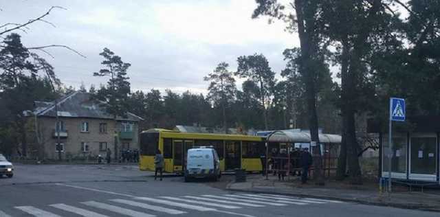 В столице на остановке умер мужчина