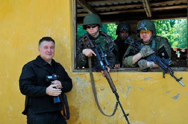 Авакову подконтрольны комбаты-уголовники – Чорновил