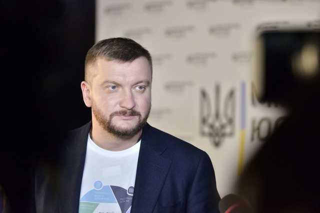 Министра Петренко взяли под охрану