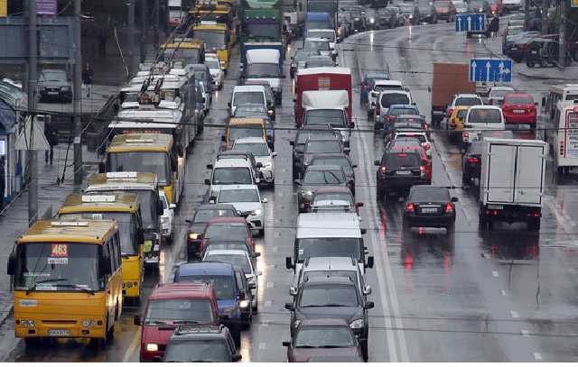 Почти половина украинских водителей не понимают, что такое безопасная скорость — опрос