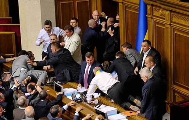 Из 2014-го 36 нардепов сменили политсилы в Раде – КИУ