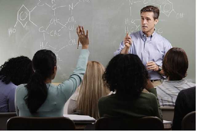 Секс-скандал с 70-летним профессором из Ривного получил продолжение