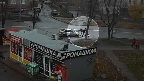 Похищение женщины среди улицы в Киеве организовала полиция: появилось видео