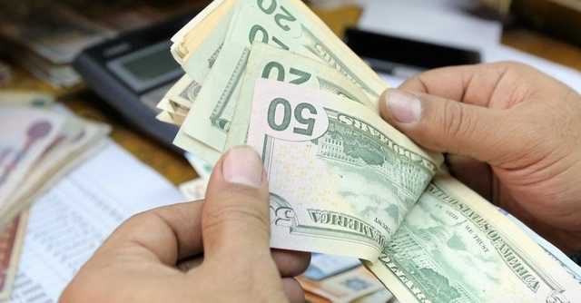 После выходных в курсах валют Нацбанка подорожали доллар и евро