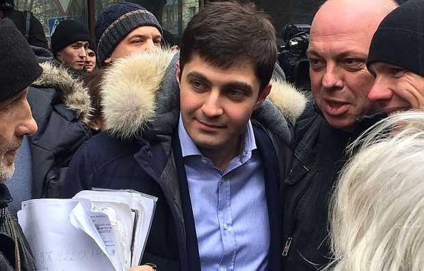 Организатор протестов под Радой Сакварелидзе скупается в элитном магазине