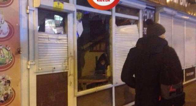Ночной погром на Нивках в Киеве: стали известны подробности
