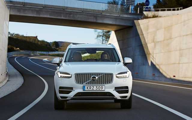 Сервис такси Uber закупает 24 тысячи беспилотных автомобилей